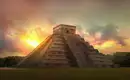 Die Pyramide von Chichén Itzá im Sonnenuntergang, Mexiko