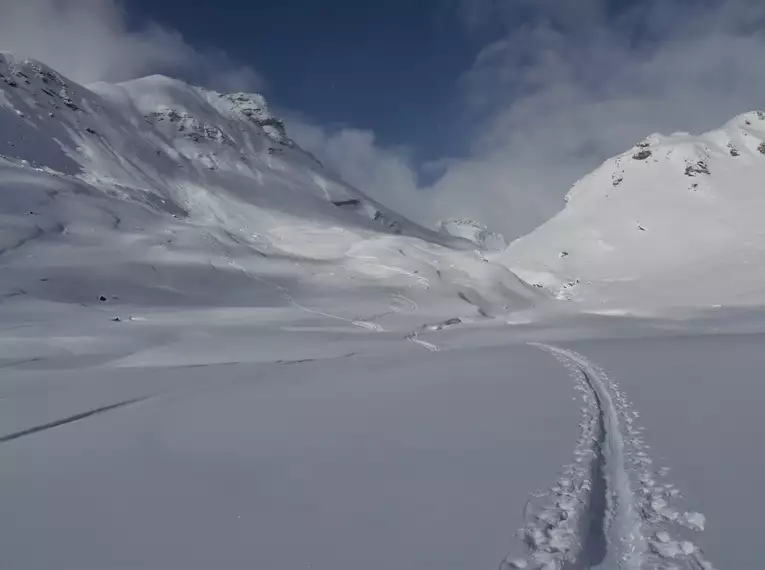 Silvester an der Jenatschhütte - mit Tourenskiern auf Schweizer Dreitausender