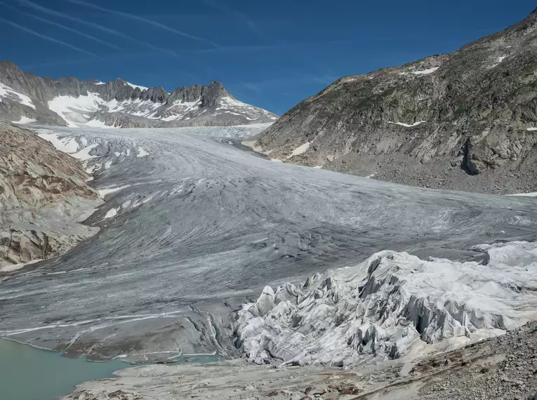 Der beeindruckende Rhonegletscher in einer Berglandschaft der Schweiz.