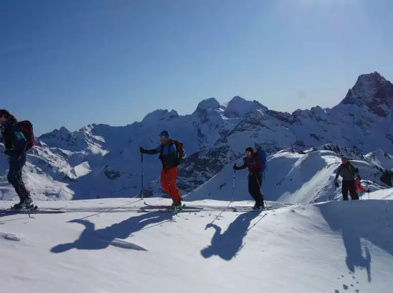 Anspruchsvolle Skitourenwoche auf der Caricc Alm