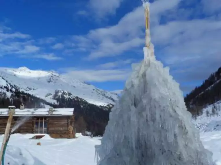 Anspruchsvolle Skitourenwoche auf der Caricc Alm