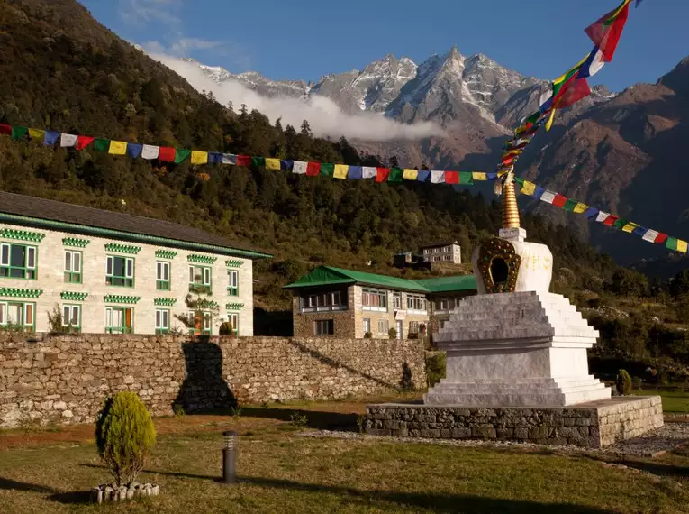 Everest Komfort Trek: Eine Reise durch Nepals majestätische Bergwelt