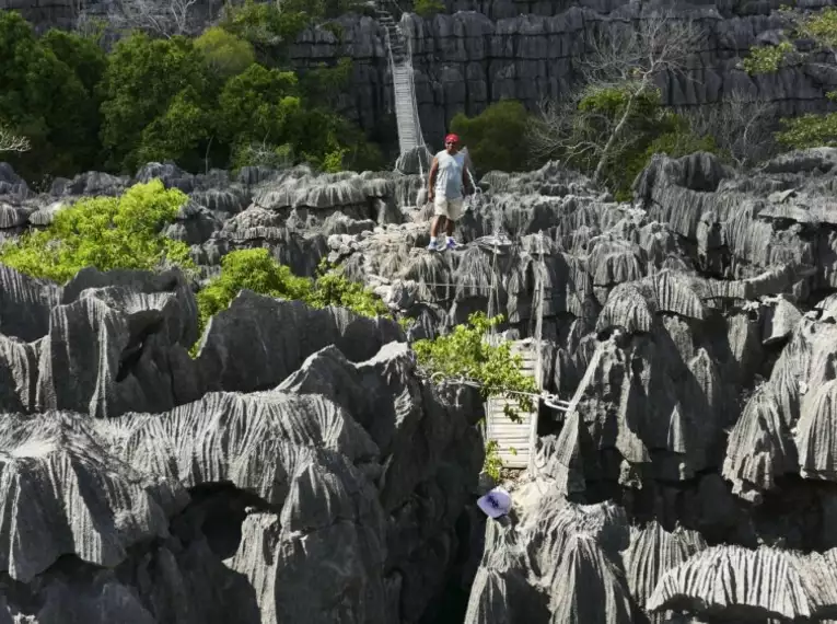 Magisches Madagaskar: Lemuren, Tsingys und Tropenparadiese