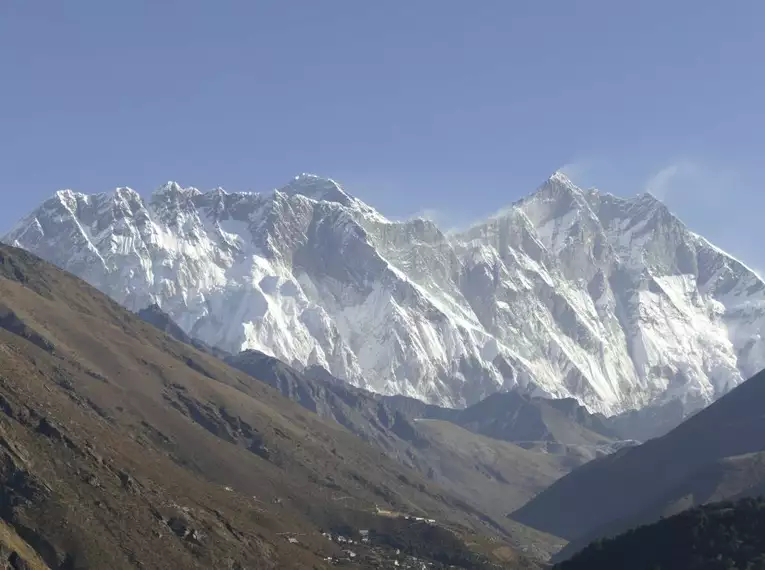 Everest Komfort Trek: Eine Reise durch Nepals majestätische Bergwelt