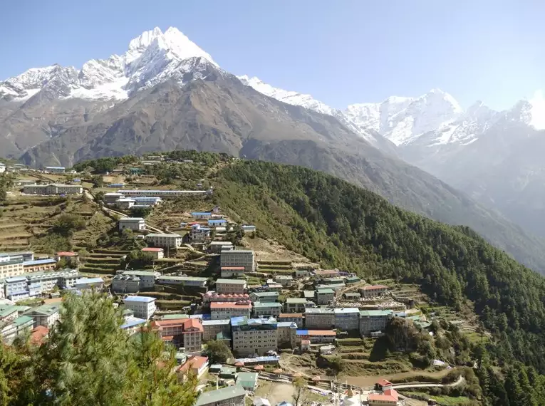 Everest Komfort Trek: Eine Reise durch Nepals majestätische Bergwelt