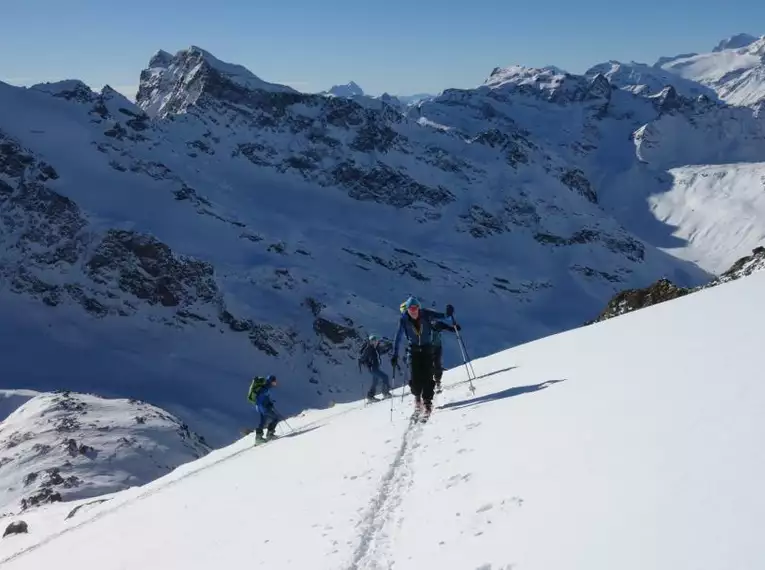 Anspruchsvolle Skitourenwoche auf der Caricc Alm