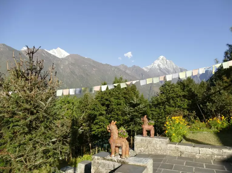 Everest Komfort Trek: Eine Reise durch Nepals majestätische Bergwelt