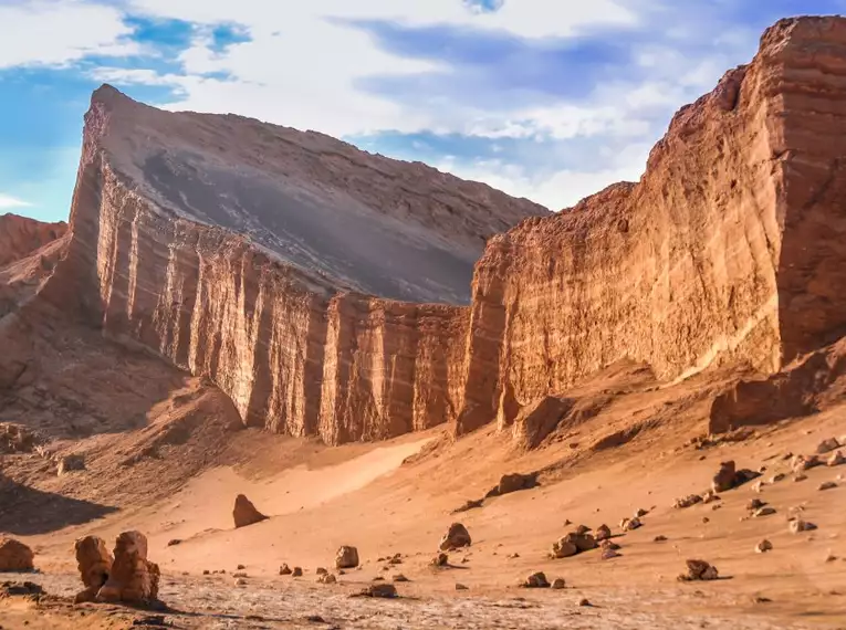 Bizarre Felsformationen im Valle de la Luna, Atacama-Wüste, Chile.