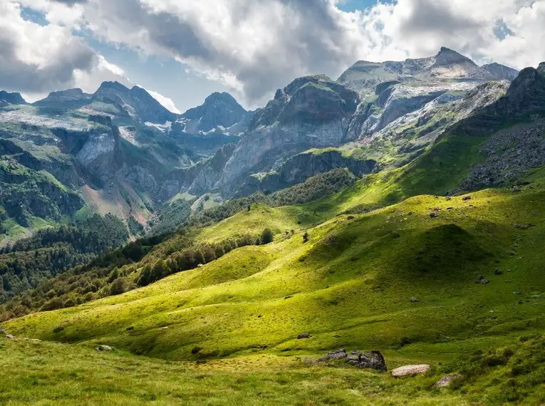 Die Zentralpyrenäen von einem Standort erwandern