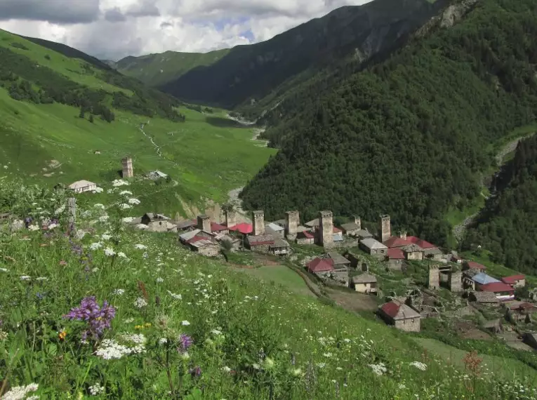 Georgien – Eintauchen in die Naturschönheiten des Großen Kaukasus