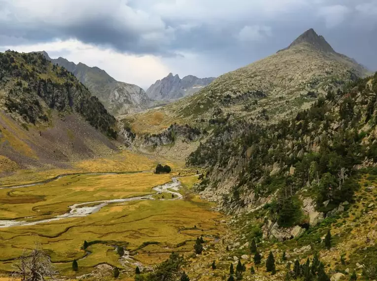 Die Zentralpyrenäen von einem Standort erwandern