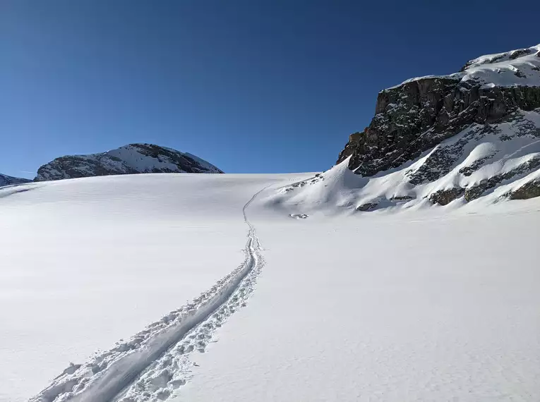 Silvester an der Jenatschhütte - mit Tourenskiern auf Schweizer Dreitausender