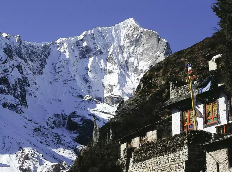 Everest Komfort Trek: Eine Reise durch Nepals majestätische Bergwelt