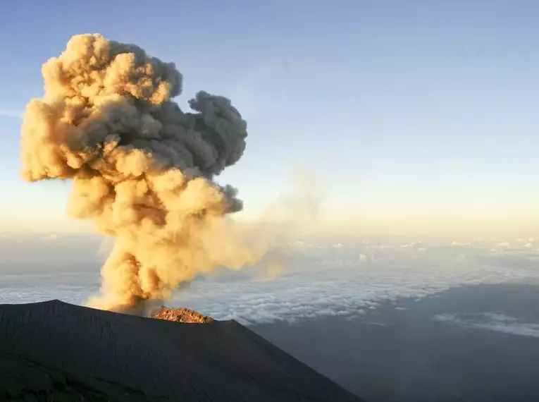 Indonesiens Naturschauspiel: Von Vulkanen auf Java bis zur Magie Balis