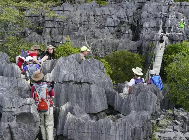 Magisches Madagaskar: Lemuren, Tsingys und Tropenparadiese